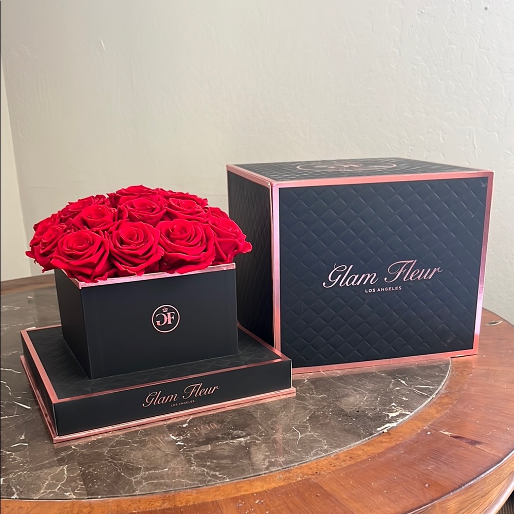 Glam Fleur Red Roses in Black Box
